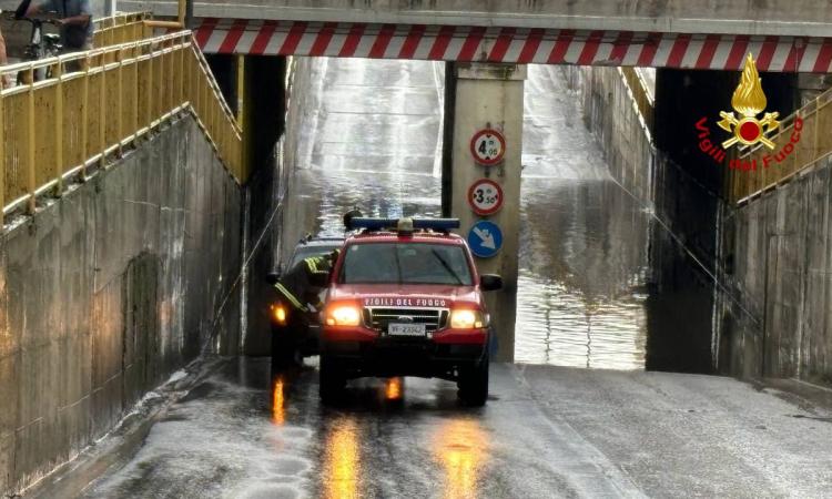 Nubifragio a San Benedetto, allagamenti e sottopassi chiusi Nubifragio a San Benedetto, allagamenti e sottopassi chiusi