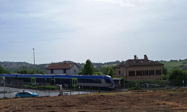 Macerata, lavori notturni e nel week-end alla rete ferroviaria in via Roma: come cambia la viabilità Macerata, lavori notturni e nel week-end alla rete ferroviaria in via Roma: come cambia la viabilità