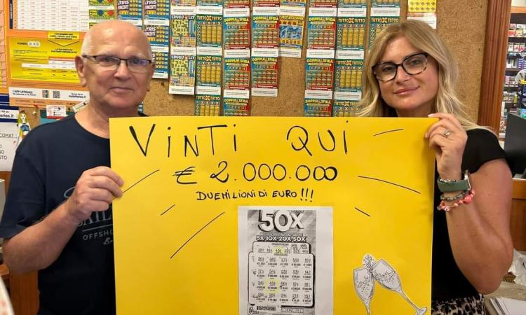Compra un "Gratta e Vinci" da 10 euro e guadagna 2 milioni: la dea bendata bacia Macerata Compra un "Gratta e Vinci" da 10 euro e guadagna 2 milioni: la dea bendata bacia Macerata