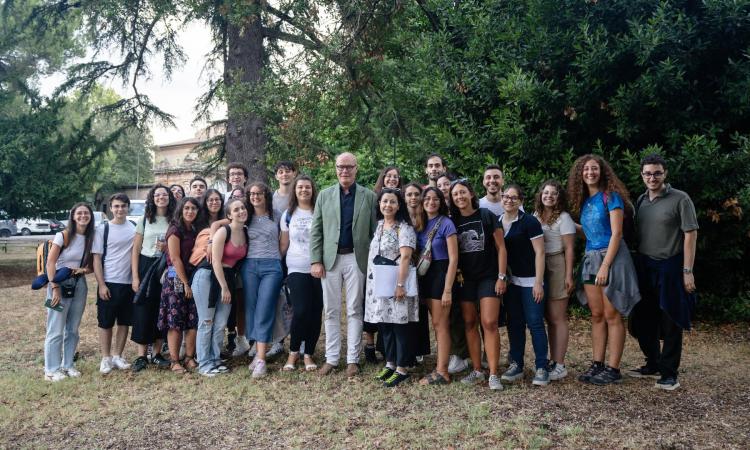 Studenti e studentesse del "Giacomo Leopardi" in visita nei Balcani: 10 giorni di sensibilizzazione sulle zone teatro di guerra Studenti e studentesse del "Giacomo Leopardi" in visita nei Balcani: 10 giorni di sensibilizzazione sulle zone teatro di guerra