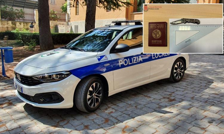 Macerata - Alla guida con un documento falso, nell'abitacolo anche un coltello: denunciato 21enne Macerata - Alla guida con un documento falso, nell'abitacolo anche un coltello: denunciato 21enne