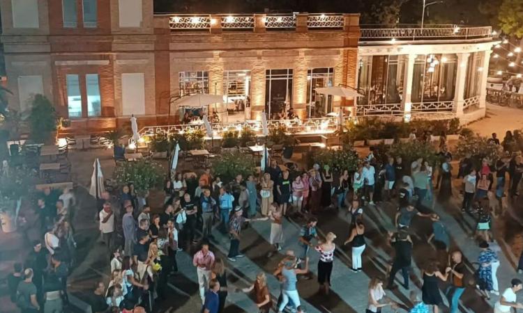 Civitanova, un weekend a tutto swing: serate danzanti al Lido Cluana