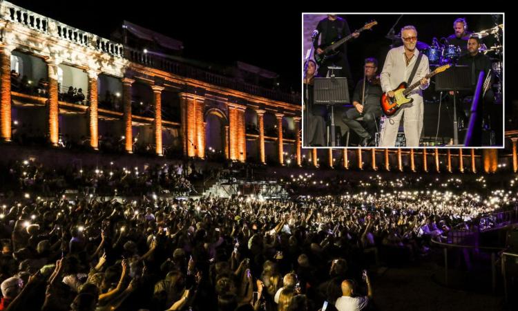 Macerata, Umberto Tozzi fa ballare lo Sferisterio: concerto sold-out che termina in "Gloria" Macerata, Umberto Tozzi fa ballare lo Sferisterio: concerto sold-out che termina in "Gloria"