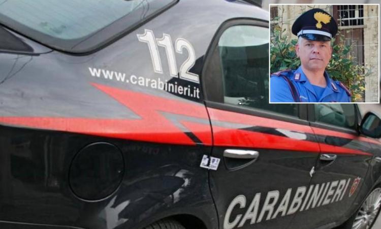 Scrive all'amica: "Voglio farla finita". Poi si punta un coltello al cuore: i carabinieri lo salvano