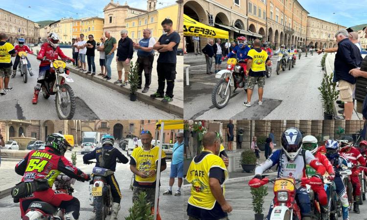 San Severino, "Enduro Vintage Trophy": passaggio in piazza del Popolo per i piloti