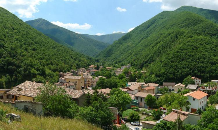 Sefro, un'escursione sui passi di San Francesco alla scoperta di eccezionali meraviglie floristiche