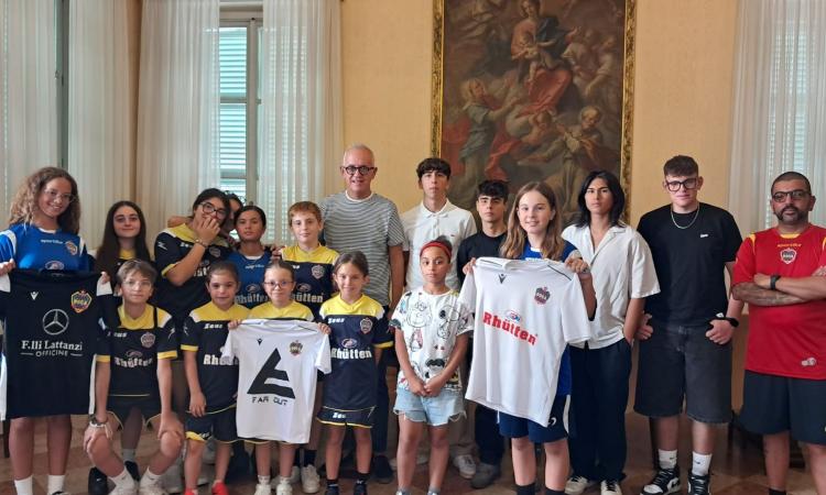 Civitanova, il sindaco accoglie in Comune il Mondo Boca: "Auguriamo grandi successi sportivi"