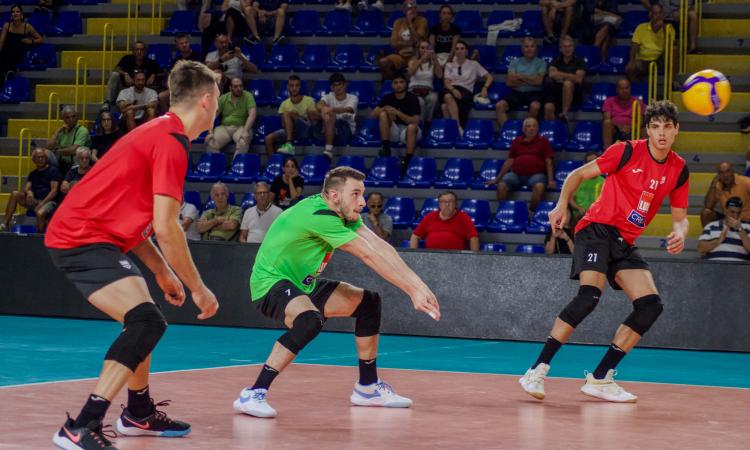 La Lube sa solo vincere nei derby d'allenamento: Grottazzolina cade in 3 set all'Eurosuole Forum La Lube sa solo vincere nei derby d'allenamento: Grottazzolina cade in 3 set all'Eurosuole Forum