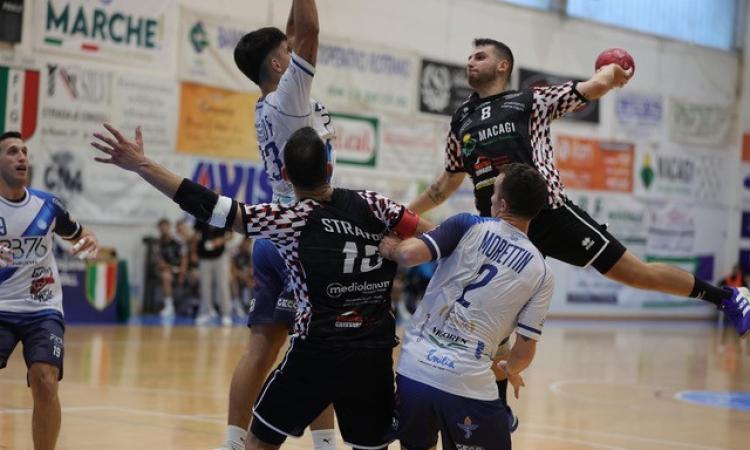 Pallamano Serie A, Macagi Cingoli trionfa nel derby sulla Publiesse Chiaravalle in un PalaQuaresima infuocato Pallamano Serie A, Macagi Cingoli trionfa nel derby sulla Publiesse Chiaravalle in un PalaQuaresima infuocato