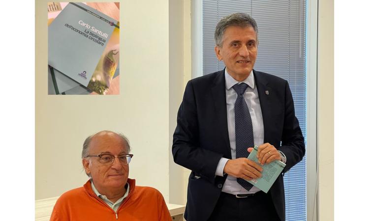Università di Camerino, presentato in Ateneo il libro "La biolingua dell'economia circolare" del professor Carlo Santulli Università di Camerino, presentato in Ateneo il libro "La biolingua dell'economia circolare" del professor Carlo Santulli