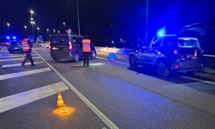 Civitanova, alla guida ubriache: denunciate due ragazze appena maggiorenni Civitanova, alla guida ubriache: denunciate due ragazze appena maggiorenni