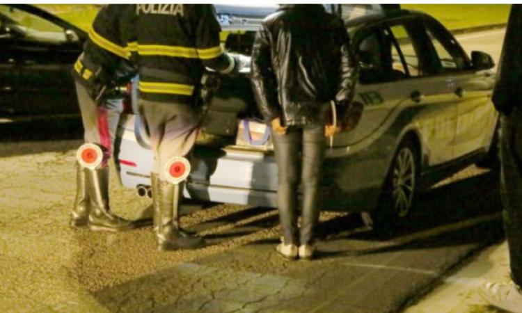 Civitanova, ubriachi alla guida: 13 patente ritirate in una sola notte. 140 i punti decurtati Civitanova, ubriachi alla guida: 13 patente ritirate in una sola notte. 140 i punti decurtati