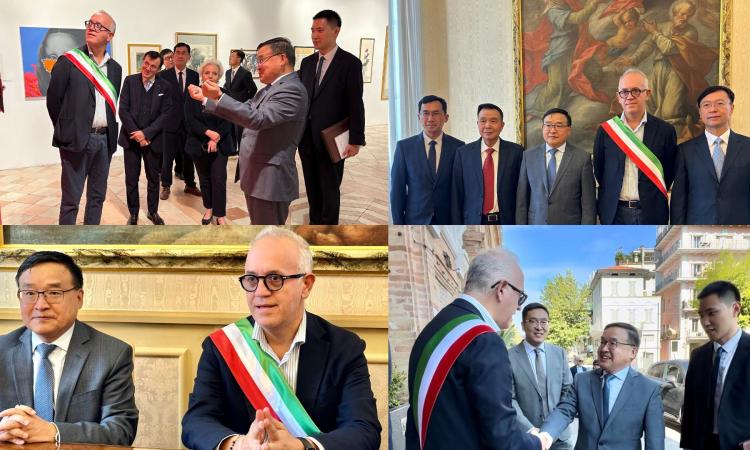 Civitanova accoglie l'ambasciatore cinese Jia Guide: "Cooperare in nome delle piccole e medie imprese" Civitanova accoglie l'ambasciatore cinese Jia Guide: "Cooperare in nome delle piccole e medie imprese"
