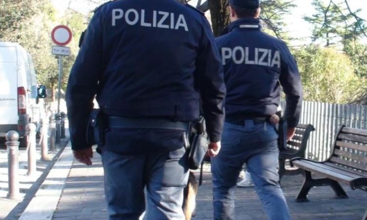 Civitanova - Si ferisce da solo, poi aggredisce i poliziotti: 60enne pregiudicato in carcere