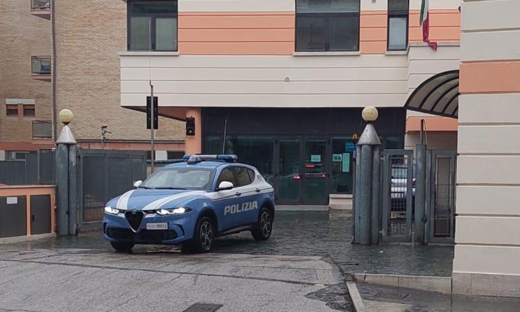 Civitanova, si fa trovare nei pressi dell'abitazione della madre nonostante il divieto: arrestato 36enne Civitanova, si fa trovare nei pressi dell'abitazione della madre nonostante il divieto: arrestato 36enne