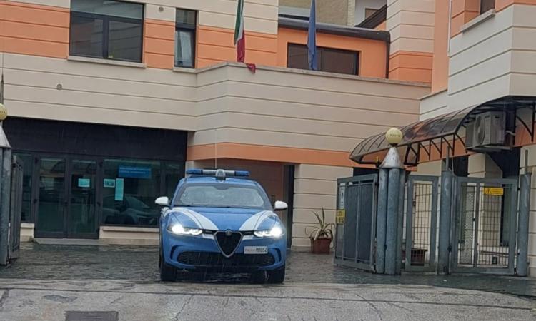 Civitanova, non può avvicinarsi all'abitazione dei familiari ma viola il provvedimento: arrestato 56enne Civitanova, non può avvicinarsi all'abitazione dei familiari ma viola il provvedimento: arrestato 56enne