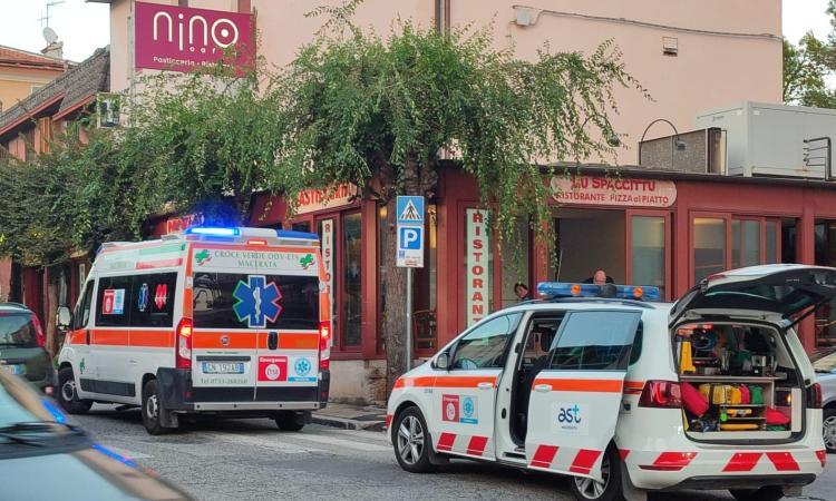 Macerata: ha un malore mentre consuma al bar, morto 70enne Macerata: ha un malore mentre consuma al bar, morto 70enne