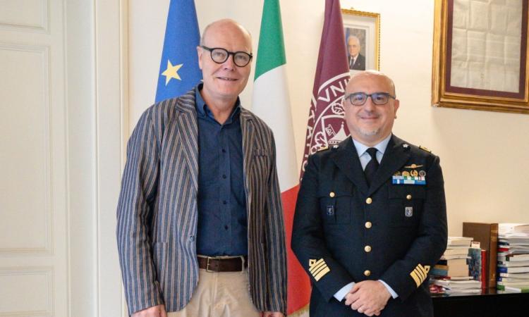 Unimc, incontro tra il rettore McCourt e il comandante del Centro Aviation English Marco Attanasio Unimc, incontro tra il rettore McCourt e il comandante del Centro Aviation English Marco Attanasio