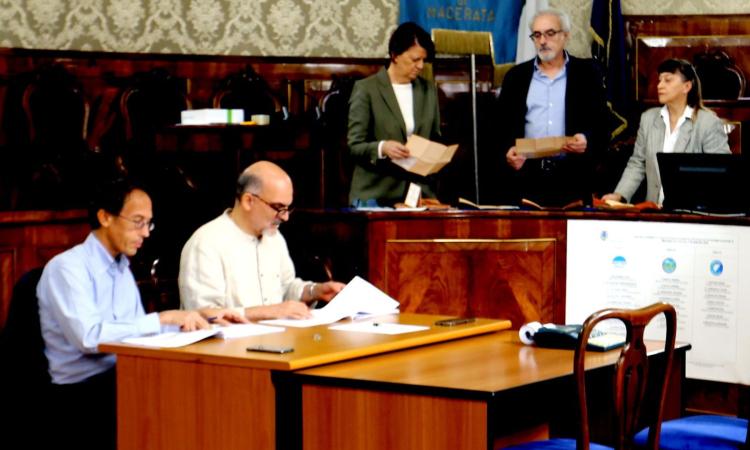 Elezioni provinciali, ufficiali i 12 consiglieri: il centro-destra ne ottiene la metà. Andrea Gentili il più votato Elezioni provinciali, ufficiali i 12 consiglieri: il centro-destra ne ottiene la metà. Andrea Gentili il più votato