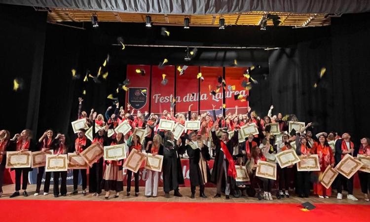UniCam celebra la Festa della Laurea: consegnate le pergamene ai laureati 2022/2023 UniCam celebra la Festa della Laurea: consegnate le pergamene ai laureati 2022/2023