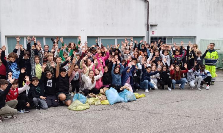 San Severino, "Puliamo il mondo": moltissimi studenti in prima linea per la salvaguardia dell'ambiente