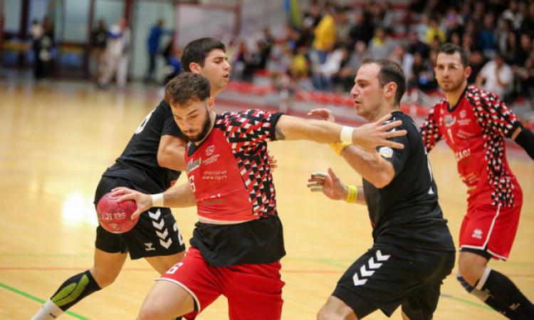 Pallamano, Cingoli sconfitta da Camerano nel derby: la rimonta sfuma nel finale Pallamano, Cingoli sconfitta da Camerano nel derby: la rimonta sfuma nel finale