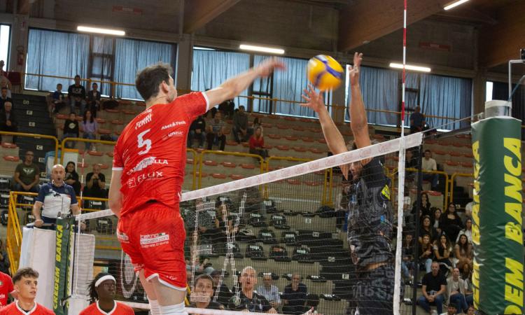 Banca Macerata Fisiomed, esordio difficile in Serie A2: l'Abba Pineto passa 3-1 al forum Banca Macerata Fisiomed, esordio difficile in Serie A2: l'Abba Pineto passa 3-1 al forum