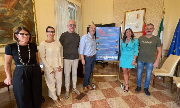 Civitanova, l'Annibal Caro diventa Notre Dame de Paris per una sera: al via 'Caro Teatro' Civitanova, l'Annibal Caro diventa Notre Dame de Paris per una sera: al via 'Caro Teatro'