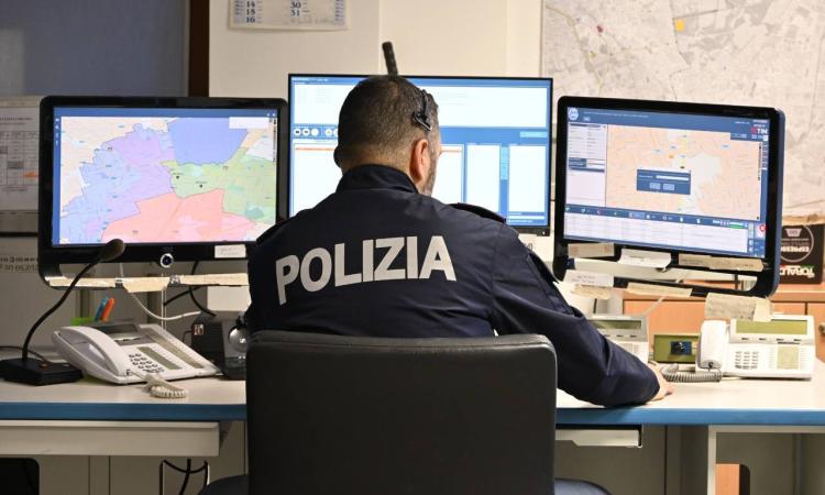 Macerata, si fa trovare nello stesso locale della donna che non può avvicinare: 55enne ai domiciliari