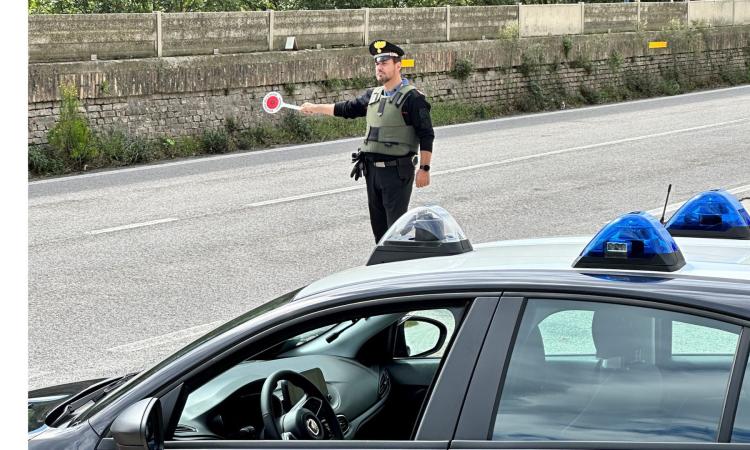 Convince una donna a investire 45mila euro, ma metà dei soldi finisce in Belgio: denunciato 44enne Convince una donna a investire 45mila euro, ma metà dei soldi finisce in Belgio: denunciato 44enne
