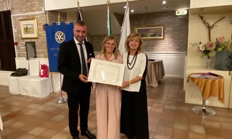 Macerata, incontro sulla violenza di genere del Rotary club: donato kit "di sgancio" Macerata, incontro sulla violenza di genere del Rotary club: donato kit "di sgancio"