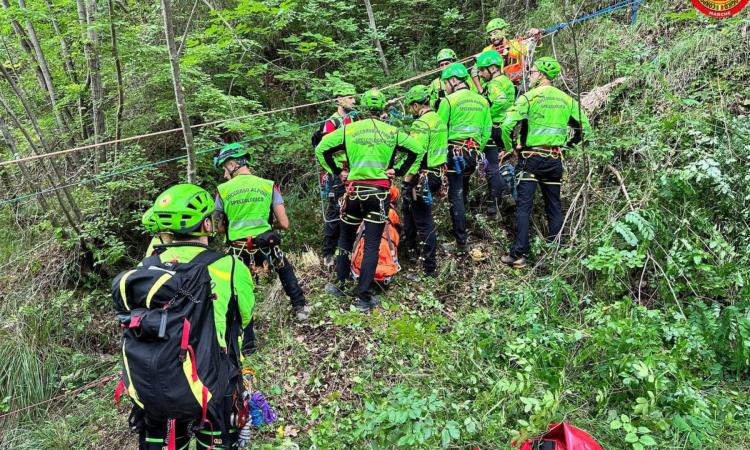 Pioraco, 11 escursionisti escono per una gita e perdono l'orientamento: intervenuto il Soccorso Alpino Pioraco, 11 escursionisti escono per una gita e perdono l'orientamento: intervenuto il Soccorso Alpino