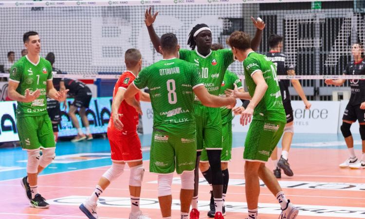 Volley Serie A2, Banca Macerata Fisiomed mastica amaro: Fano vince il derby 3-1 Volley Serie A2, Banca Macerata Fisiomed mastica amaro: Fano vince il derby 3-1