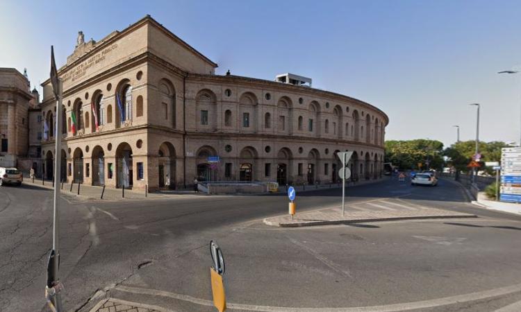 Macerata, nuovi percorsi di accesso esterni allo Sferisterio: scattano i lavori, cambia la viabilità Macerata, nuovi percorsi di accesso esterni allo Sferisterio: scattano i lavori, cambia la viabilità