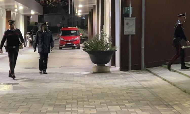 Camerino, serve da bere a clienti già ubriachi e controlla dipendenti con le telecamere: chiuso un locale Camerino, serve da bere a clienti già ubriachi e controlla dipendenti con le telecamere: chiuso un locale