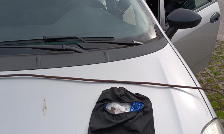 Civitanova, a folle velocità per le vie del centro non si ferma all'alt: nell'auto un passamontagna. Denunciato Civitanova, a folle velocità per le vie del centro non si ferma all'alt: nell'auto un passamontagna. Denunciato