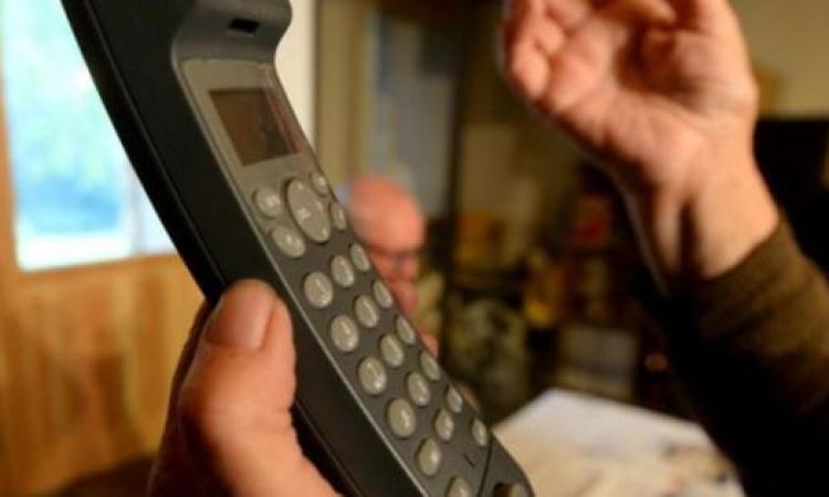 "Sono tua figlia, mi servono 1.840 euro per uno smartphone": truffato un uomo a Belforte "Sono tua figlia, mi servono 1.840 euro per uno smartphone": truffato un uomo a Belforte