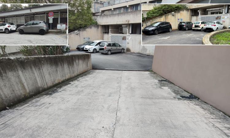 Parcheggio selvaggio all'ospedale di Macerata: ambulanze "costrette" allo slalom tra le auto (FOTO)