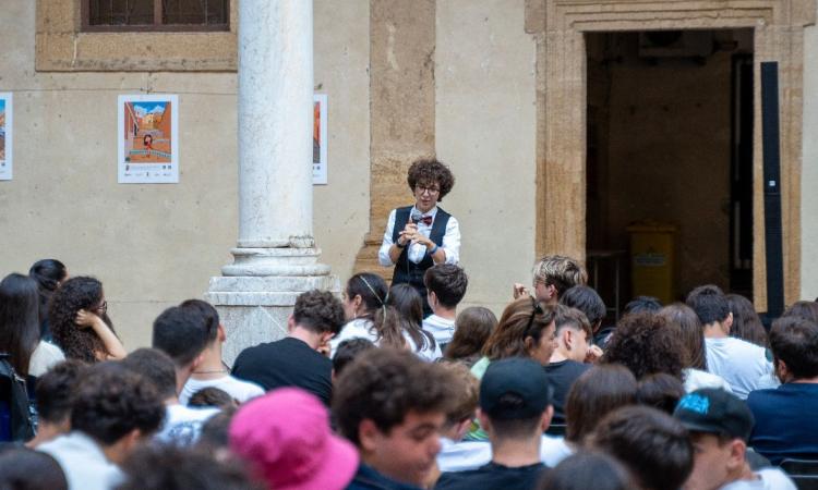 "Empedocle e i social network", Lucrezia Ercoli al festival della filosofia in Magna Grecia "Empedocle e i social network", Lucrezia Ercoli al festival della filosofia in Magna Grecia