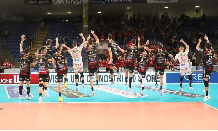 Volley, la Lube si conferma inarrestabile all'Eurosuole Forum: Cisterna travolta in tre set Volley, la Lube si conferma inarrestabile all'Eurosuole Forum: Cisterna travolta in tre set