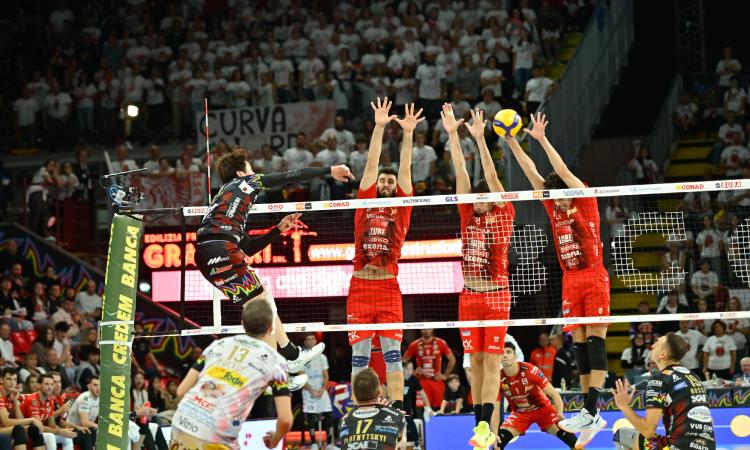 Superlega, la Lube vanifica due set di vantaggio: al PalaBarton vince Perugia