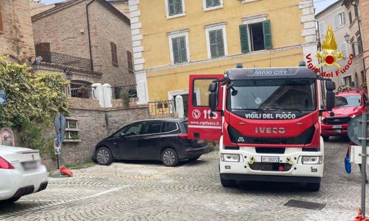 Montecassiano, cucina va a fuoco: abitazione inagibile in piazza XX Settembre