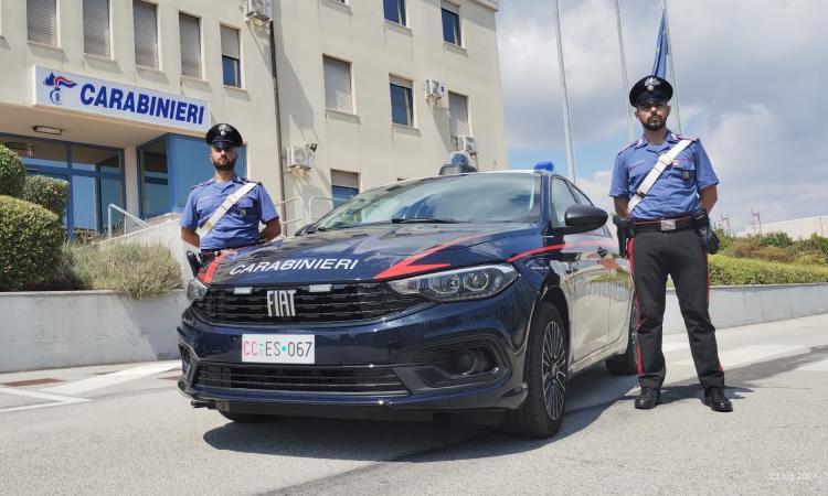 Panico sul ponte di Chienti: donna in difficoltà soccorsa dai carabinieri e trasportata all'ospedale