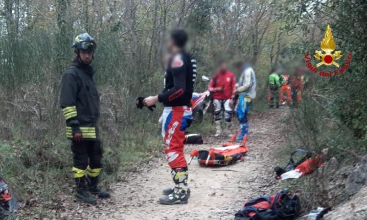 Tragedia a Cingoli, finisce con la moto in una scarpata per evitare un animale: muore un uomo Tragedia a Cingoli, finisce con la moto in una scarpata per evitare un animale: muore un uomo