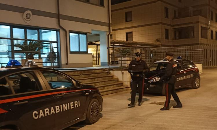 Tolentino, rubano profumi per oltre 1500 euro al supermercato: denunciati padre e figlio