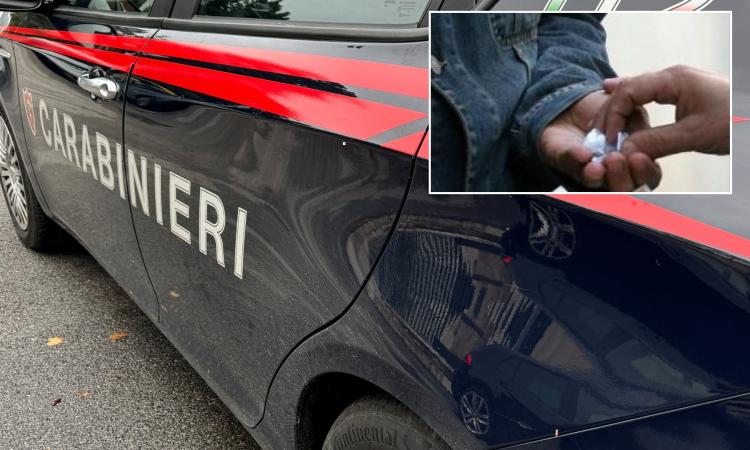Monte San Giusto, in meno di un anno guadagnano oltre 6mila euro dallo spaccio: arrestati Monte San Giusto, in meno di un anno guadagnano oltre 6mila euro dallo spaccio: arrestati