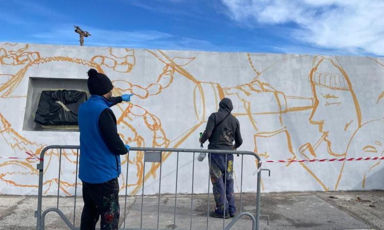 Civitanova, un porto sempre più colorato: il "museo d'arte urbana" si arricchisce di nuovi murales Civitanova, un porto sempre più colorato: il "museo d'arte urbana" si arricchisce di nuovi murales