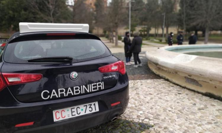 Macerata, accoltellato ai Giardini Diaz per difendere l'amico: in due ai domiciliari per tentato omicidio