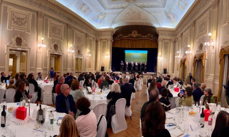 Macerata, cena di solidarietà con l'associazione La Goccia sabato alla Filarmonica :"L'accoglienza è la nostra canzone d'amore" Macerata, cena di solidarietà con l'associazione La Goccia sabato alla Filarmonica :"L'accoglienza è la nostra canzone d'amore"