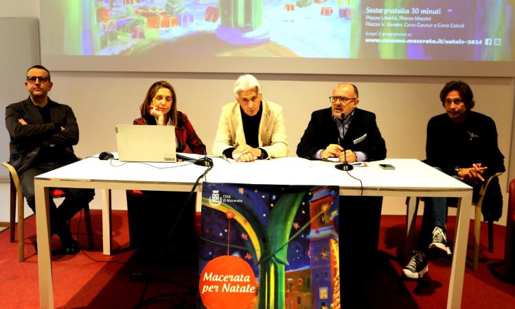 Dalla ruota panoramica ai Giardini Diaz al villaggio di Harry Potter: svelato il Natale 2024 a Macerata (FOTO e VIDEO) Dalla ruota panoramica ai Giardini Diaz al villaggio di Harry Potter: svelato il Natale 2024 a Macerata (FOTO e VIDEO)